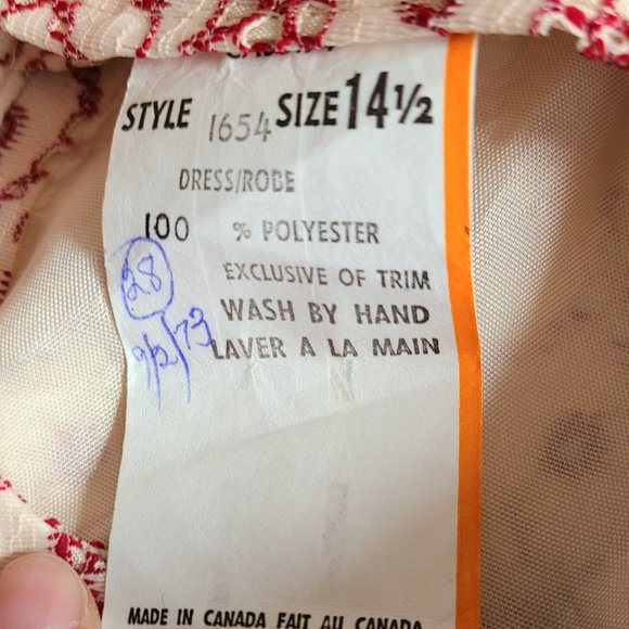 Vintage red and cream maxi dress from 1970s. - Picture 9 of 14